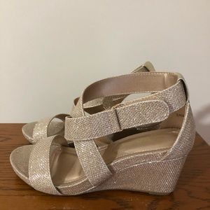 Dream Pairs Gold glitter wedges Sz 7